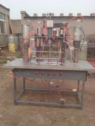 聚氨酯泡沫填縫劑罐裝發(fā)泡設備 ,門窗發(fā)泡膠設備圖片,聚氨酯泡沫填縫劑罐裝發(fā)泡設備 ,門窗發(fā)泡膠設備高清圖片 河北勝達聚氨酯發(fā)泡設備廠,